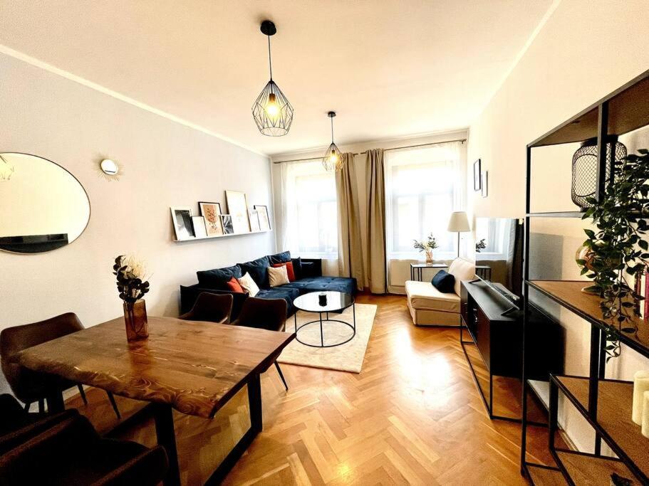 Apartament Casarina - Stilvoller Altbau In Zentraler Lage Drezno Zewnętrze zdjęcie